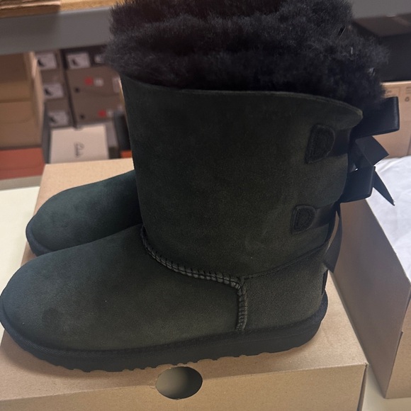 Faded but brand new!! $100 off!!Kids Ugg Bailey Bow 2 - Picture 11 of 13